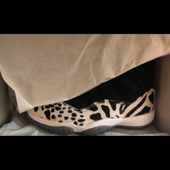 Air Jordan 11 WMNS ANIMAL INSTINCT Size 9.5 - Picture 2 of 8